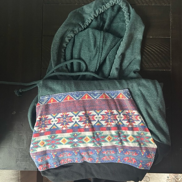 Green Hoodie with Patterned Pocket • Size XL - Picture 2 of 8